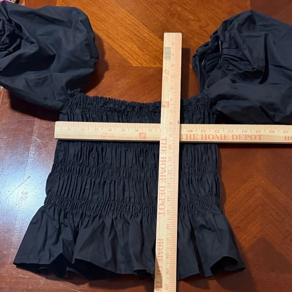 Astr the label Savina Black Smocked Puff Sleeve Blouse Sz small S
